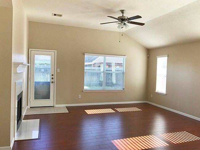 Building Photo - 30318 Emerson Creek Dr