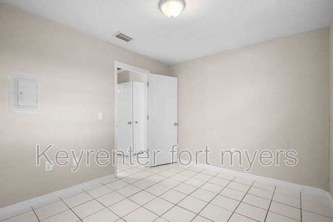 Building Photo - 1706 Cypress Dr