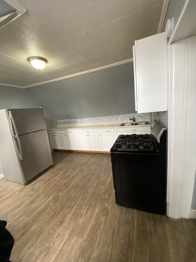 Building Photo - 21 Elm St