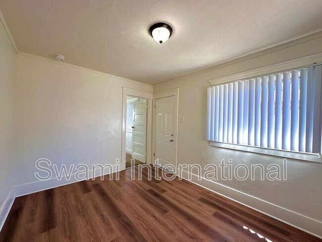 Building Photo - 1138 1/2 Blinn Ave.