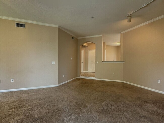 Building Photo - 9301 Crescent Loop Cir