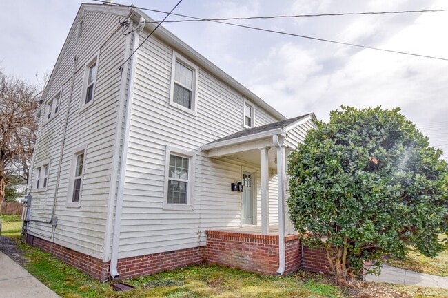 Building Photo - 1135 Jackson Ave