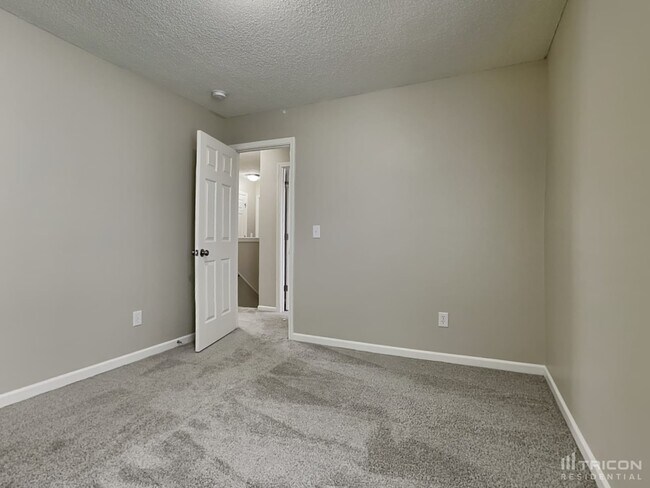 Building Photo - 208 Autumn Woods Dr