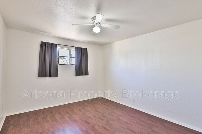 Building Photo - 8041 N 30th Dr