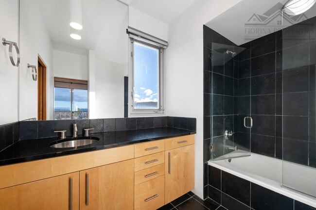 Building Photo - 1346 Pacheco St