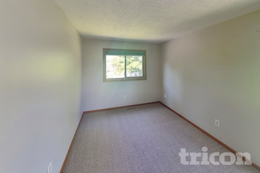 Building Photo - 13784 Yosemite Ave S