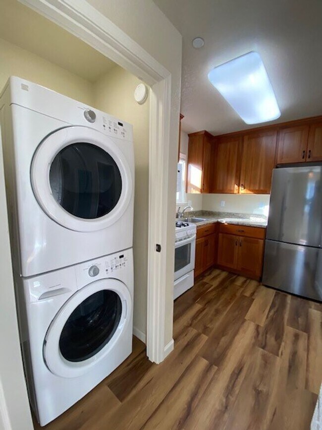 Building Photo - 1956 Sagewood Way