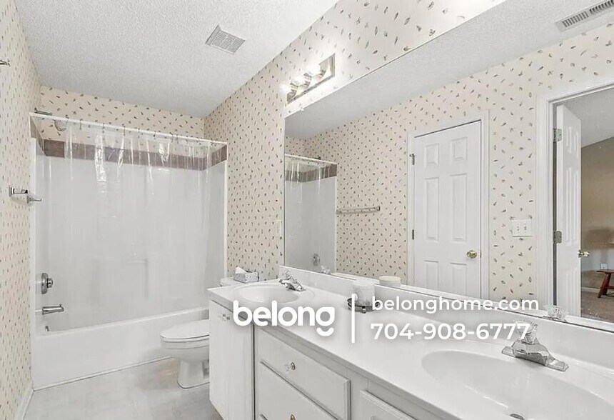 Building Photo - 12339 Bluestem Ln