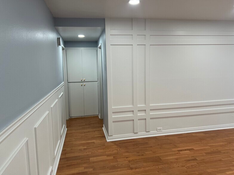 Building Photo - 3939 E Allin St