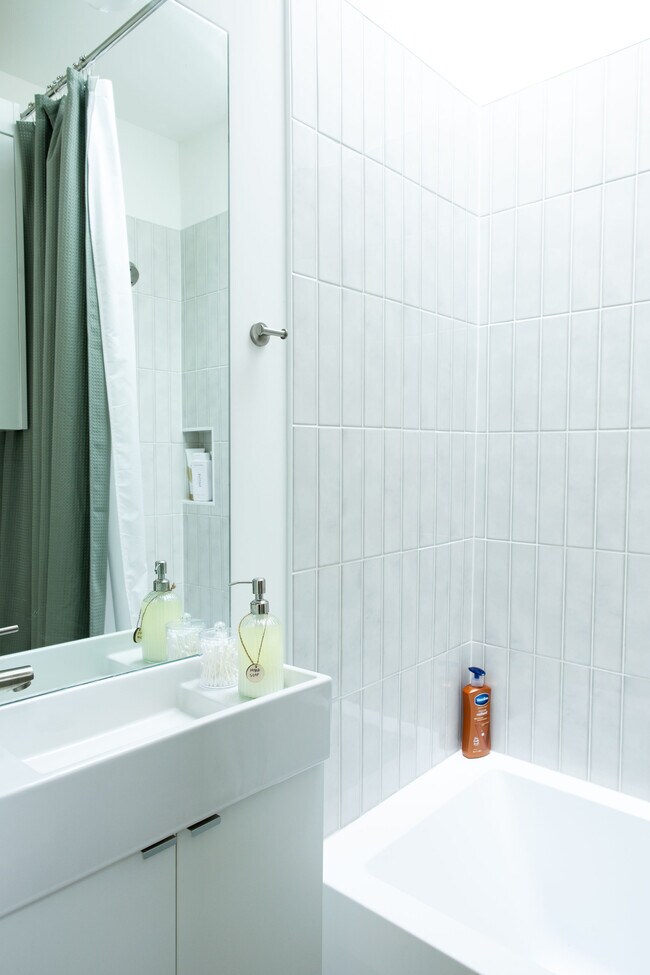 Building Photo - 507 S Park Dr