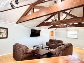 Building Photo - 1901 Adams Ln