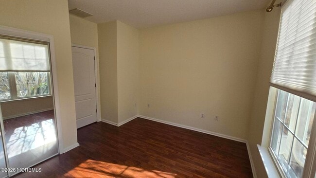 Building Photo - 16 Golden Willows Ave