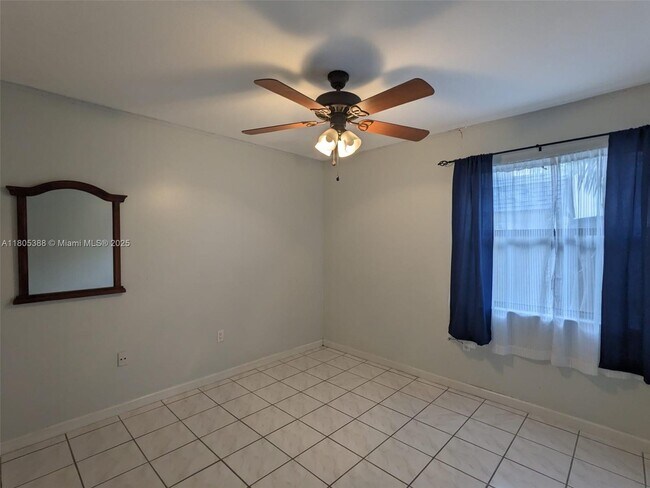 Building Photo - 2711 San Remo Cir