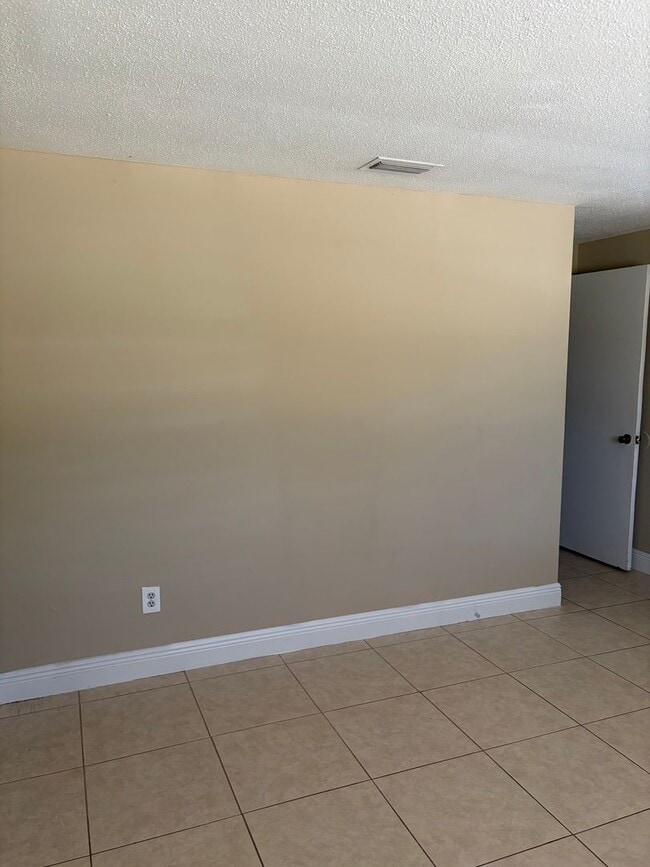 Building Photo - 3/2 on Corner lot in Altamonte Springs Available Now!