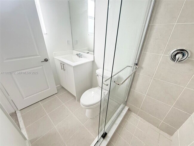 Building Photo - 262 SE 27th Dr