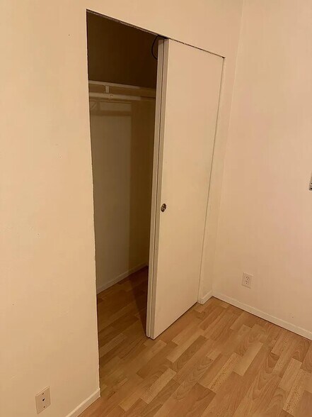 Building Photo - 728 W 16th St