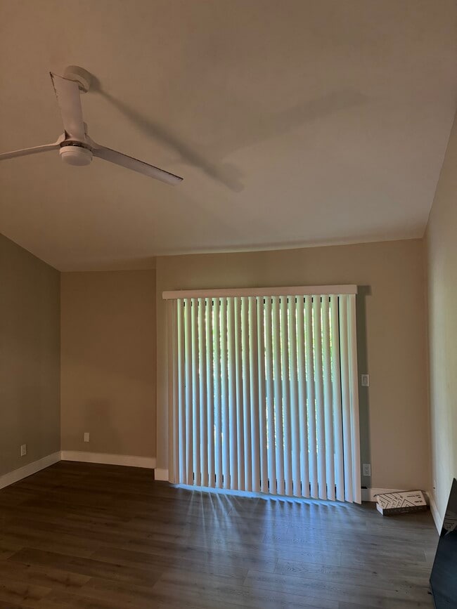 Building Photo - 6255 Canoga Ave