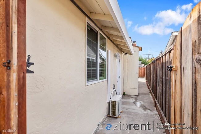 Building Photo - 1 br, 1 bath 4plex - 1935 Kinross Way, San...