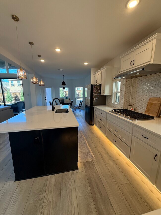 Building Photo - 2832 Fountain Park Dr