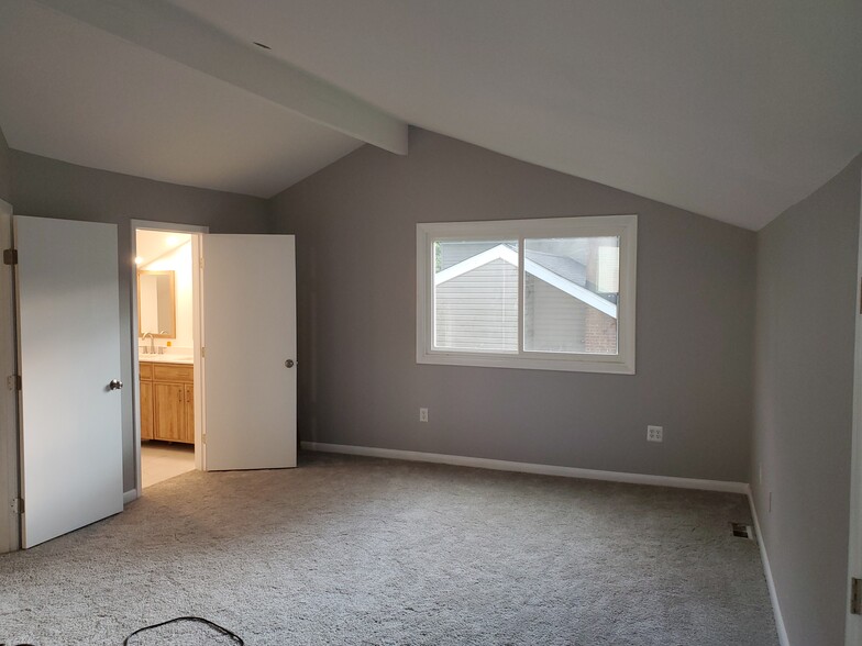 Upstairs Primary Bedroom - 417 Sugarland Run Dr
