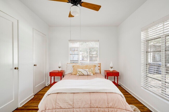 Building Photo - J07