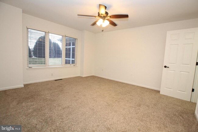 Building Photo - 117 Lakeside Dr