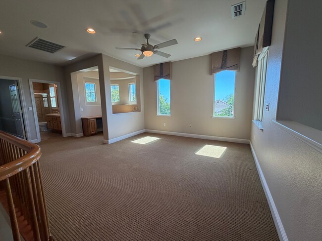 Building Photo - 1014 Gamay Dr