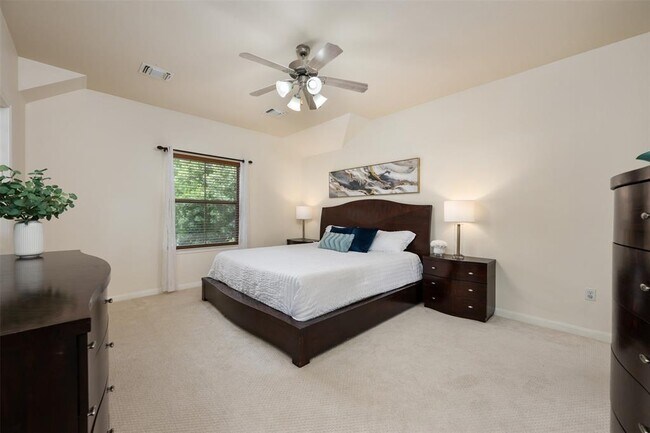 Building Photo - 112 Bearing Cove