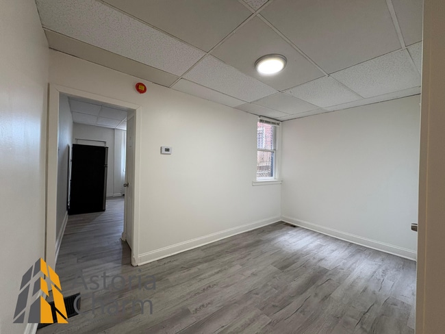 Building Photo - Updated 3 BR Home with Spacious Yard & Pre...