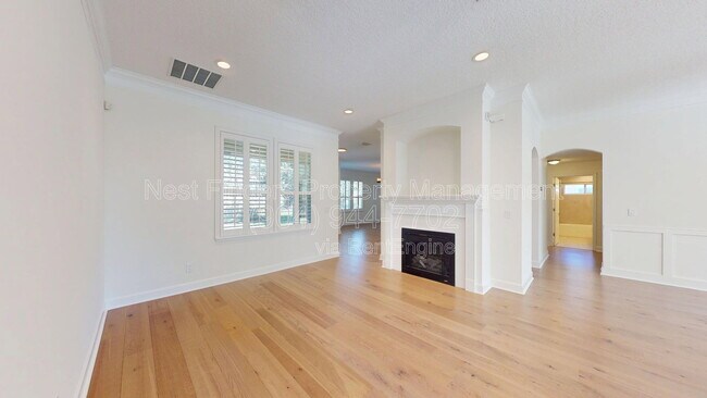 Building Photo - 283 Holland Dr