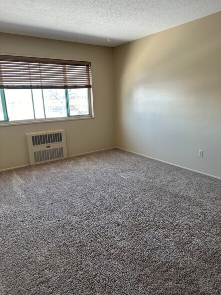 Building Photo - 110 10th St S