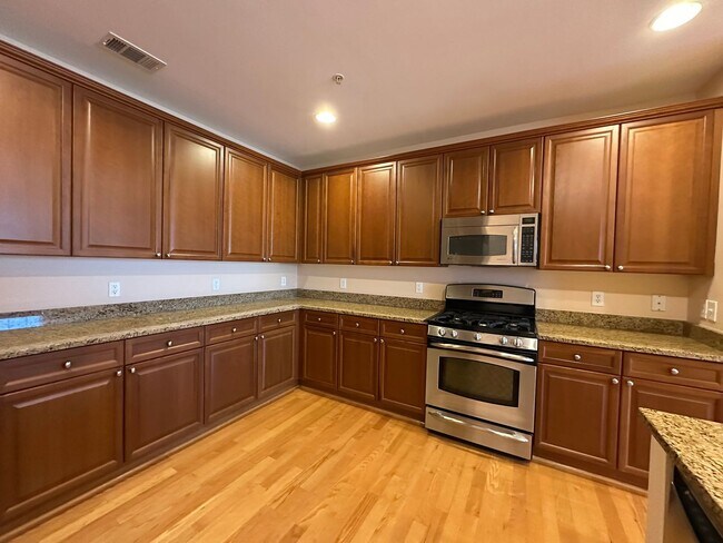 Building Photo - Glenwood Station Condo