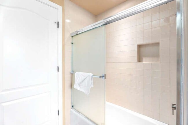 Building Photo - Beautiful Home in Gated Community