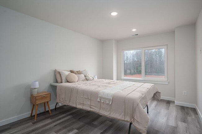 Building Photo - 900 Ac Little Dr