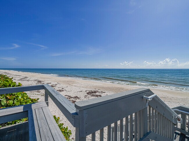 Building Photo - 5300 Jimmy Buffett Mem Hwy