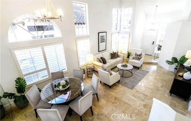 Building Photo - 5 Telliz