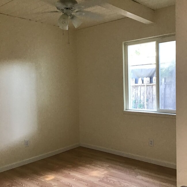 Building Photo - 1451 Knights Row