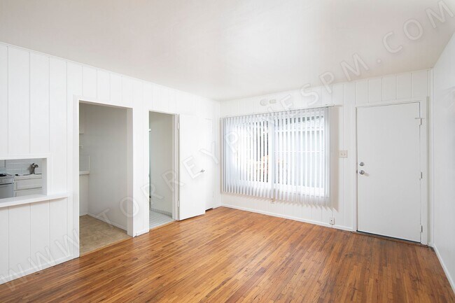 Building Photo - *OPEN HOUSE: 8/31 9-10:30AM* Charming Stud...