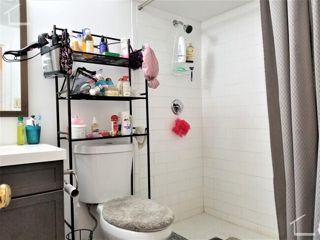 Building Photo - Nice 2 bed in South End