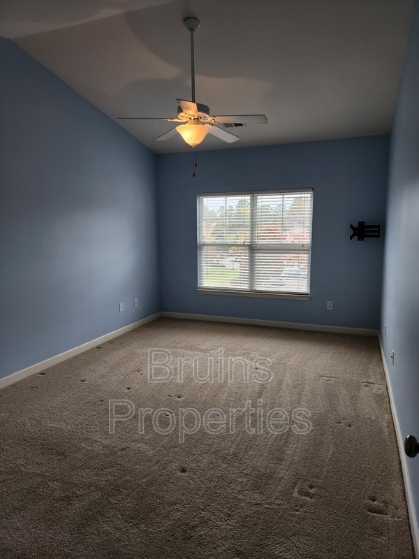 Building Photo - 7104 W Friendly Ave