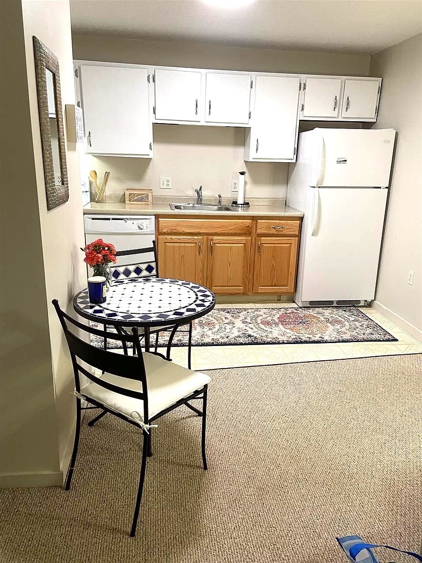 Building Photo - 11 Saint James Pl