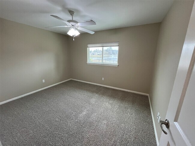 Building Photo - 9311 E Lakeside Dr