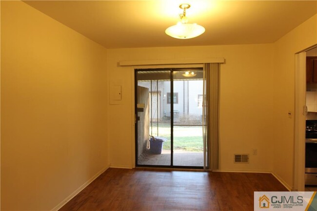 Building Photo - 5604 Hana Rd
