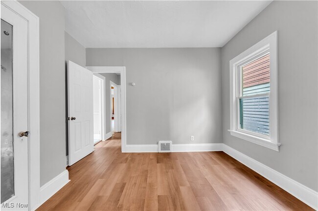 Building Photo - 4732 E 104th St