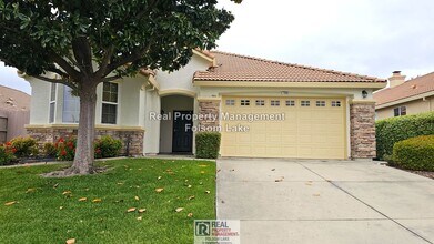 Building Photo - 55+ Active Adult Gated Community | 2 Bed / 2 Bath | Four Seasons - El Dorado Hills