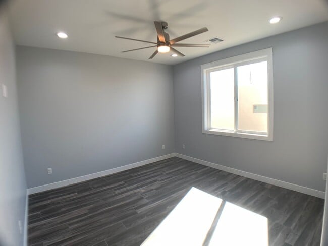Building Photo - 3 Bedroom - 2 Bath Pool Home