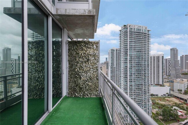 Building Photo - 690 SW 1st Ct