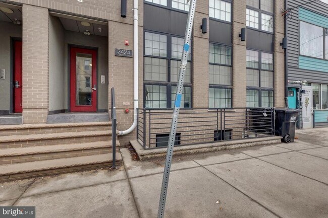 Building Photo - 2422 Frankford Ave