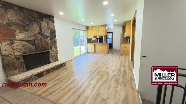 Building Photo - Beautiful home in secluded neighborhood!