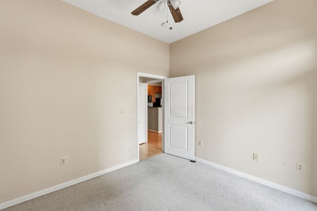 Building Photo - Experience elevated city living in this beautifully maintained residence ideally situated in the ...